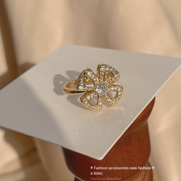 Clover ring - Picture 1 of 7